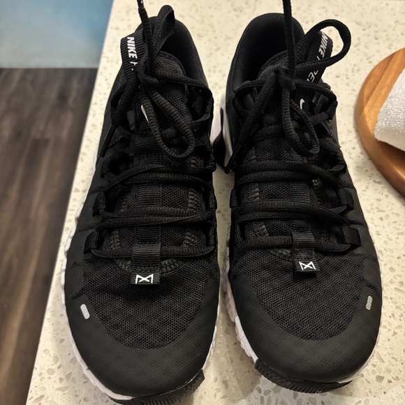 Nike Women’s Metcon (Black/White) Training Shoes – Size 7 – Gently Worn - Picture 1 of 5
